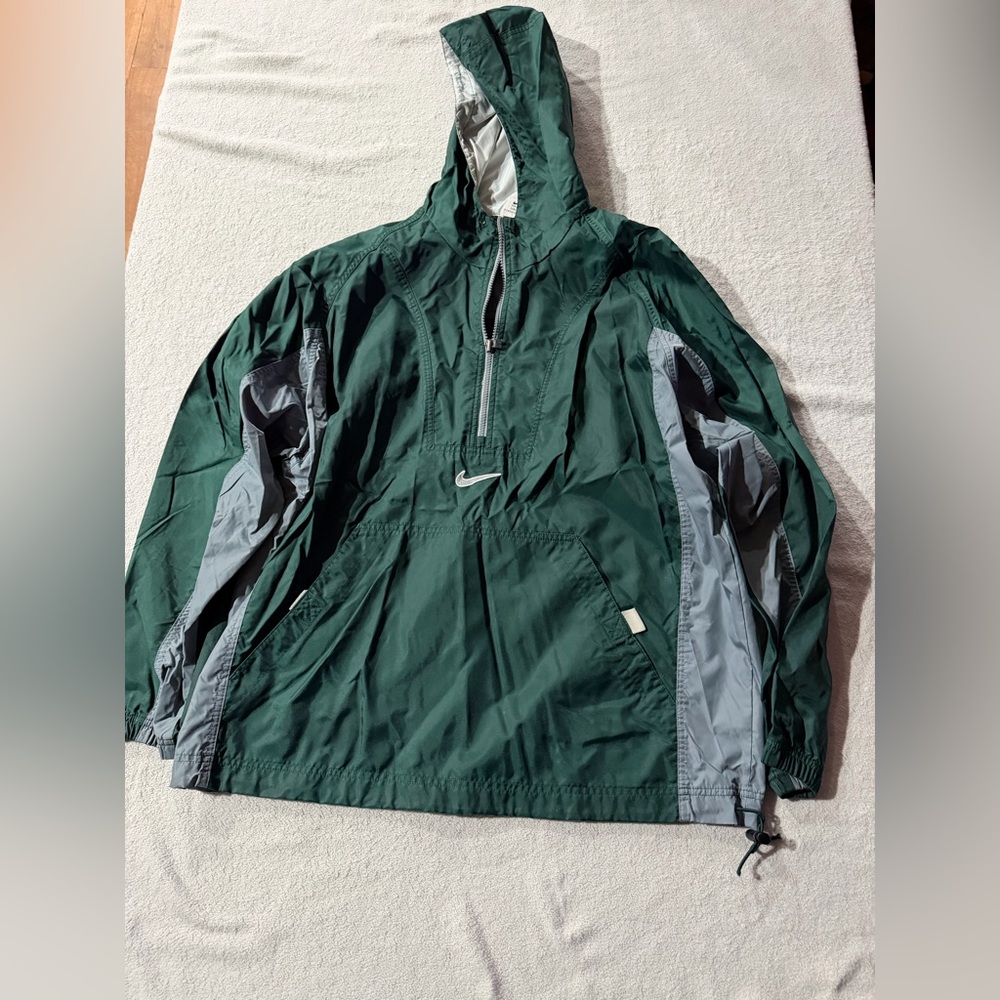 Nike Green and Gray Hooded Pullover Wind Breaker Is missing strings around hood